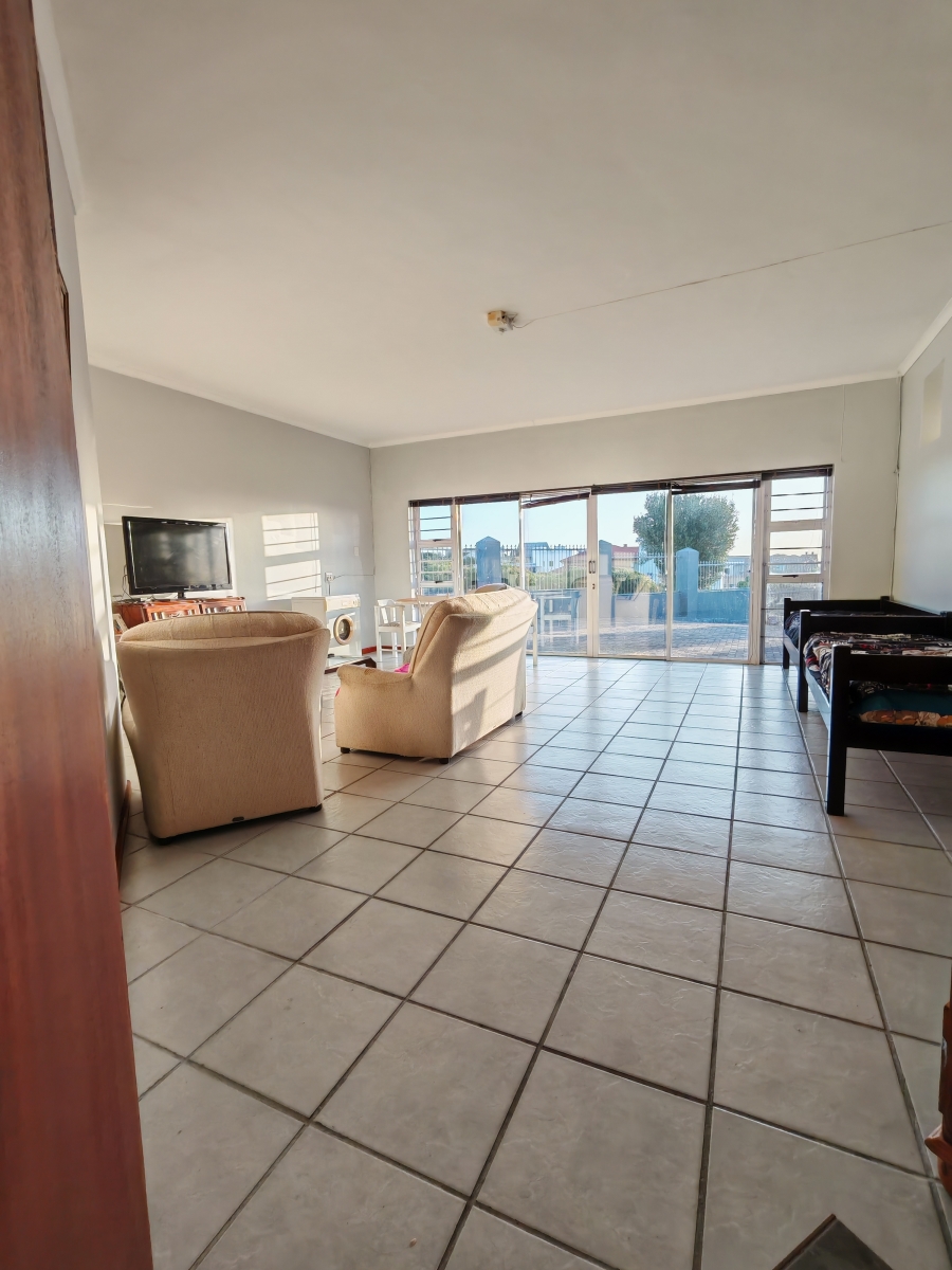 4 Bedroom Property for Sale in De Kelders Western Cape